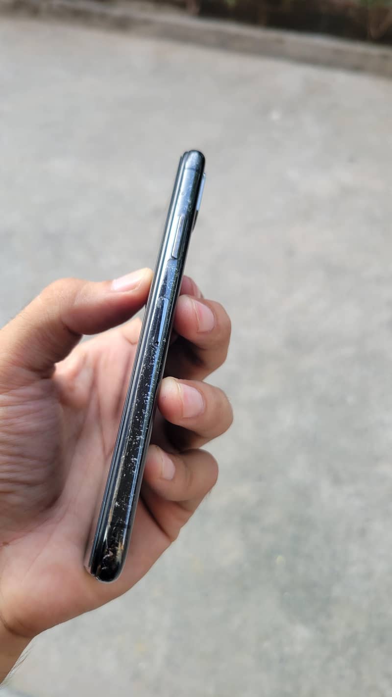 Apple iPhone X 4