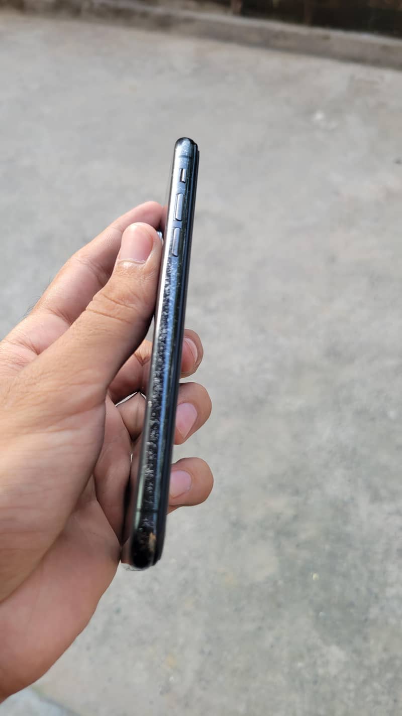 Apple iPhone X 5