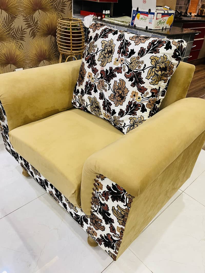 Sofa set new condition 2