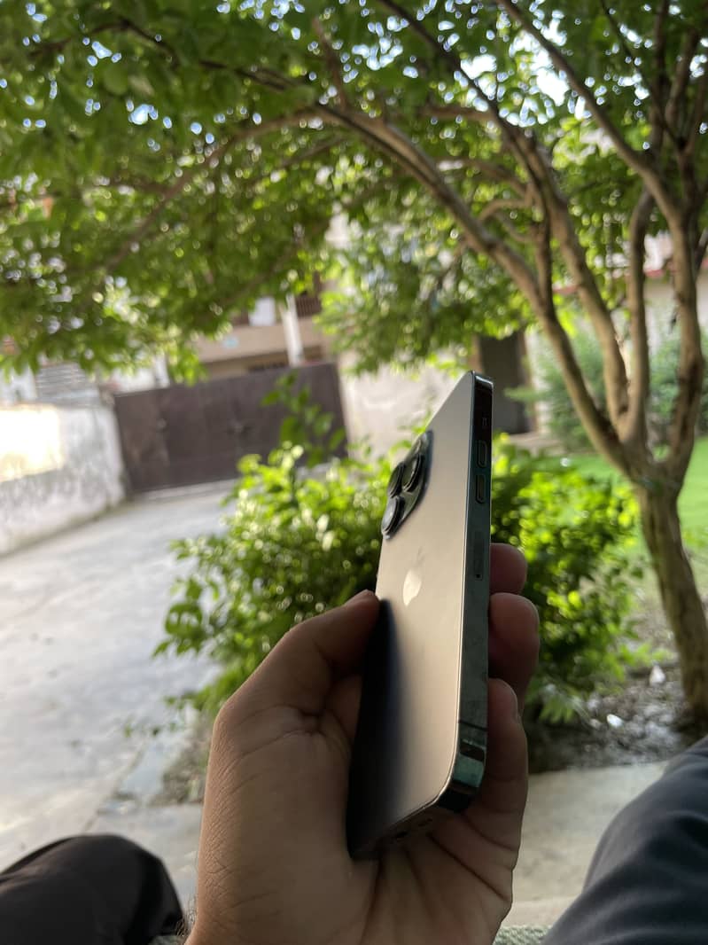 Apple iPhone 13 Pro 2