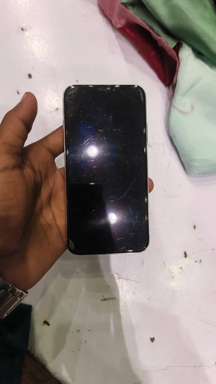 Apple iPhone X 3