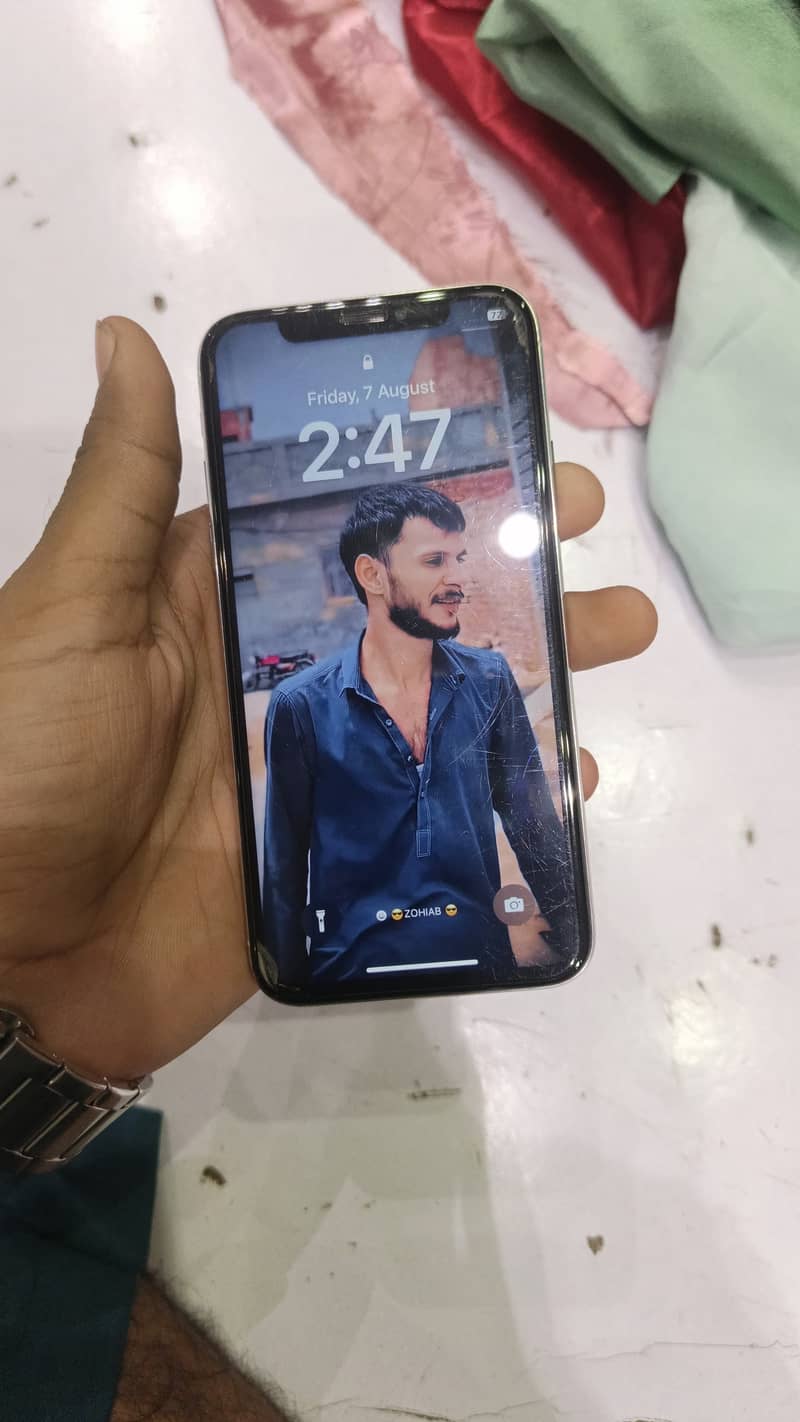 Apple iPhone X 4