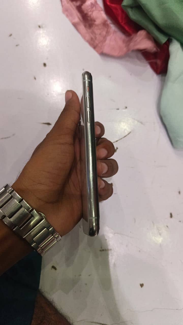 Apple iPhone X 6