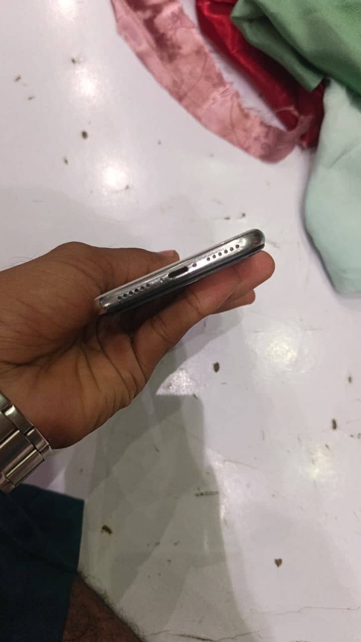 Apple iPhone X 12