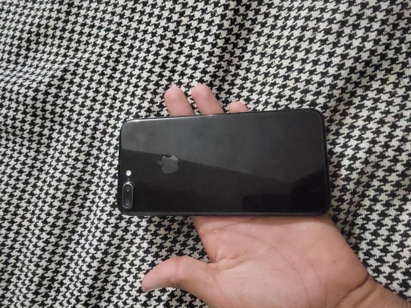 Apple iPhone 7 Plus 0