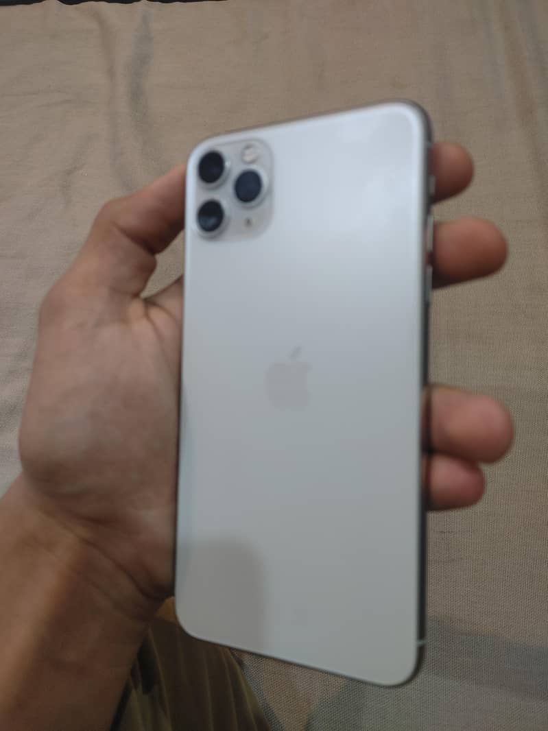 iPhone 11 Pro Max 1