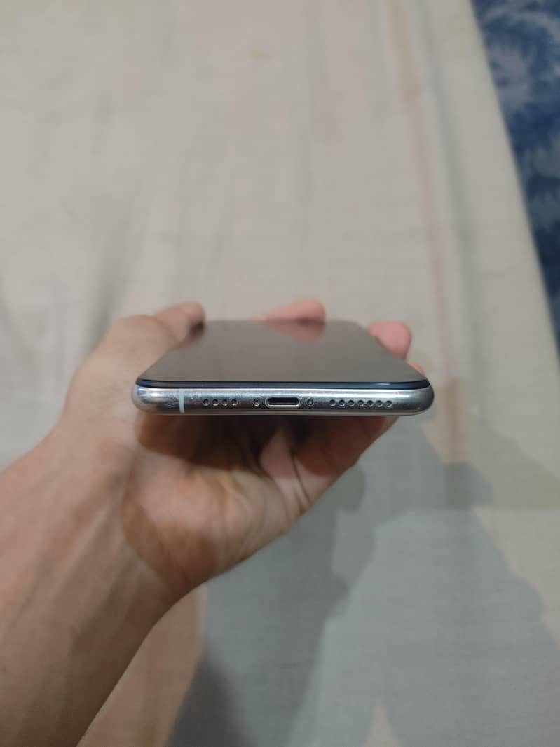 iPhone 11 Pro Max 5