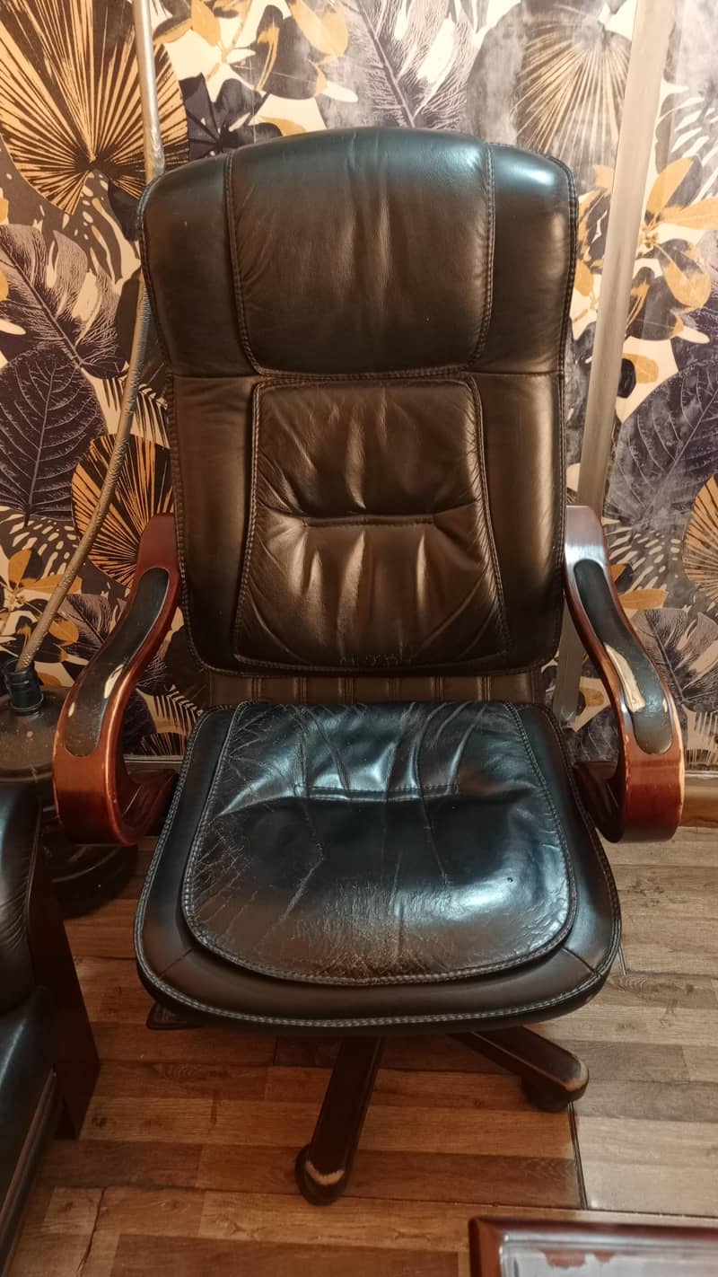 executive chair 3