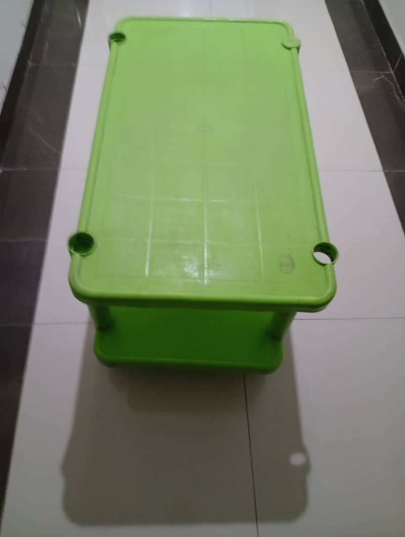 Plastic table 0