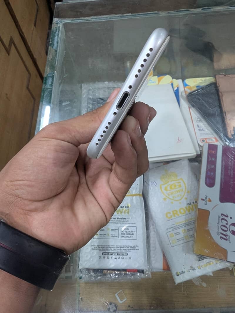 Apple iPhone 7 2