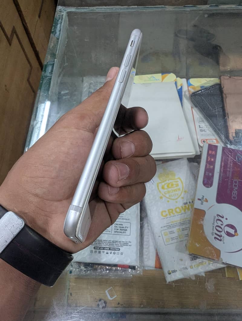 Apple iPhone 7 3