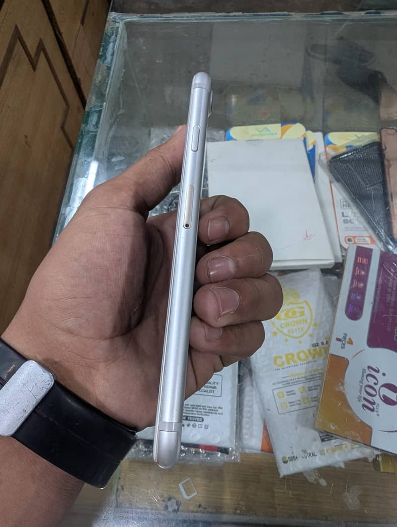 Apple iPhone 7 4