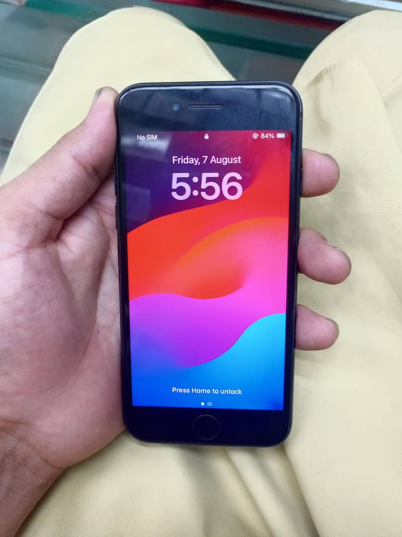 Apple iPhone SE 8