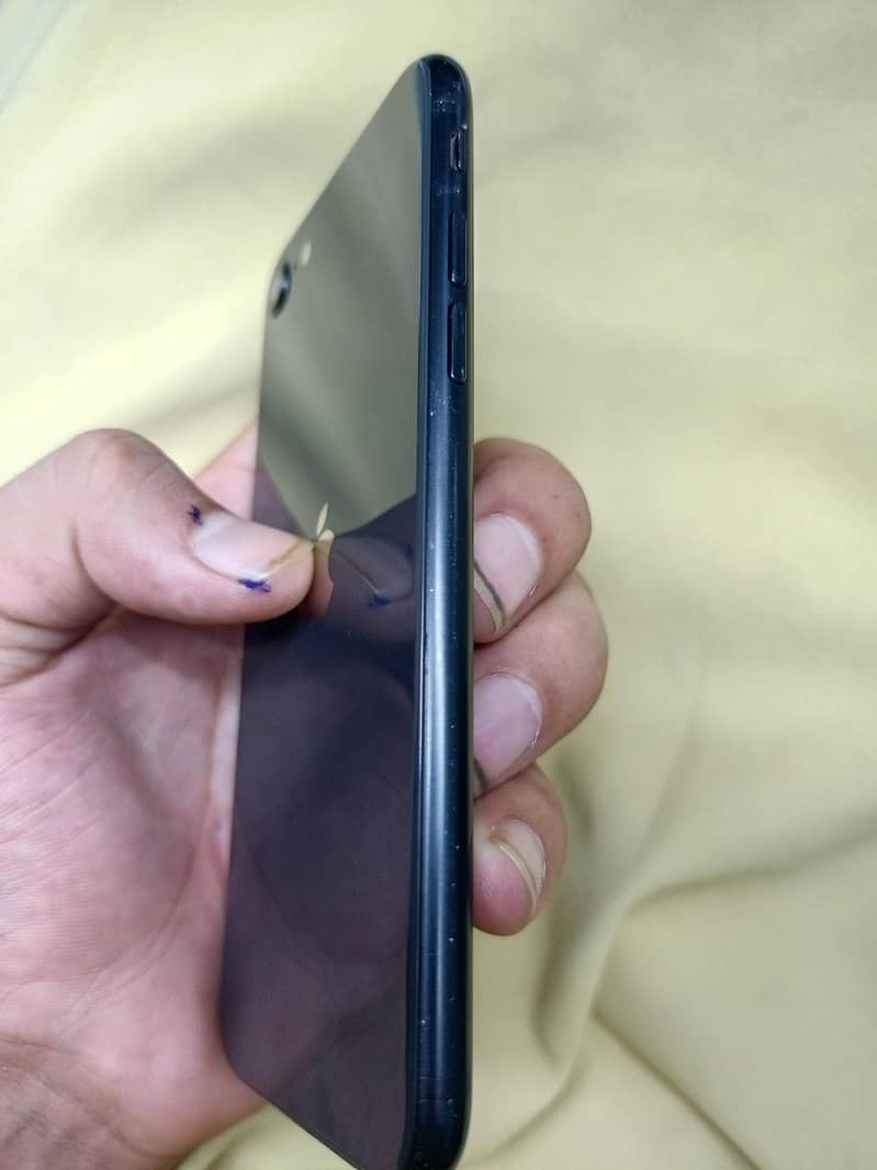 Apple iPhone SE 10
