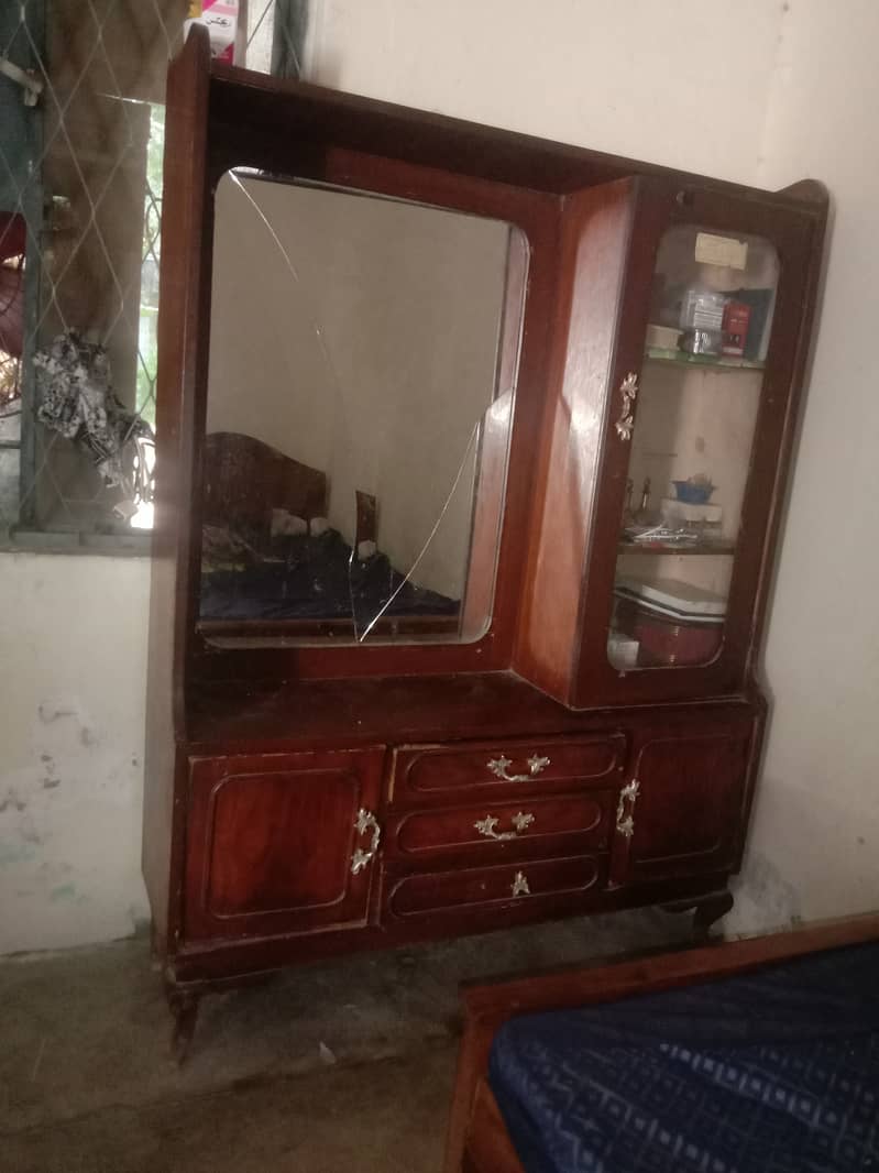 Bartan Almari and Dressing Table 6