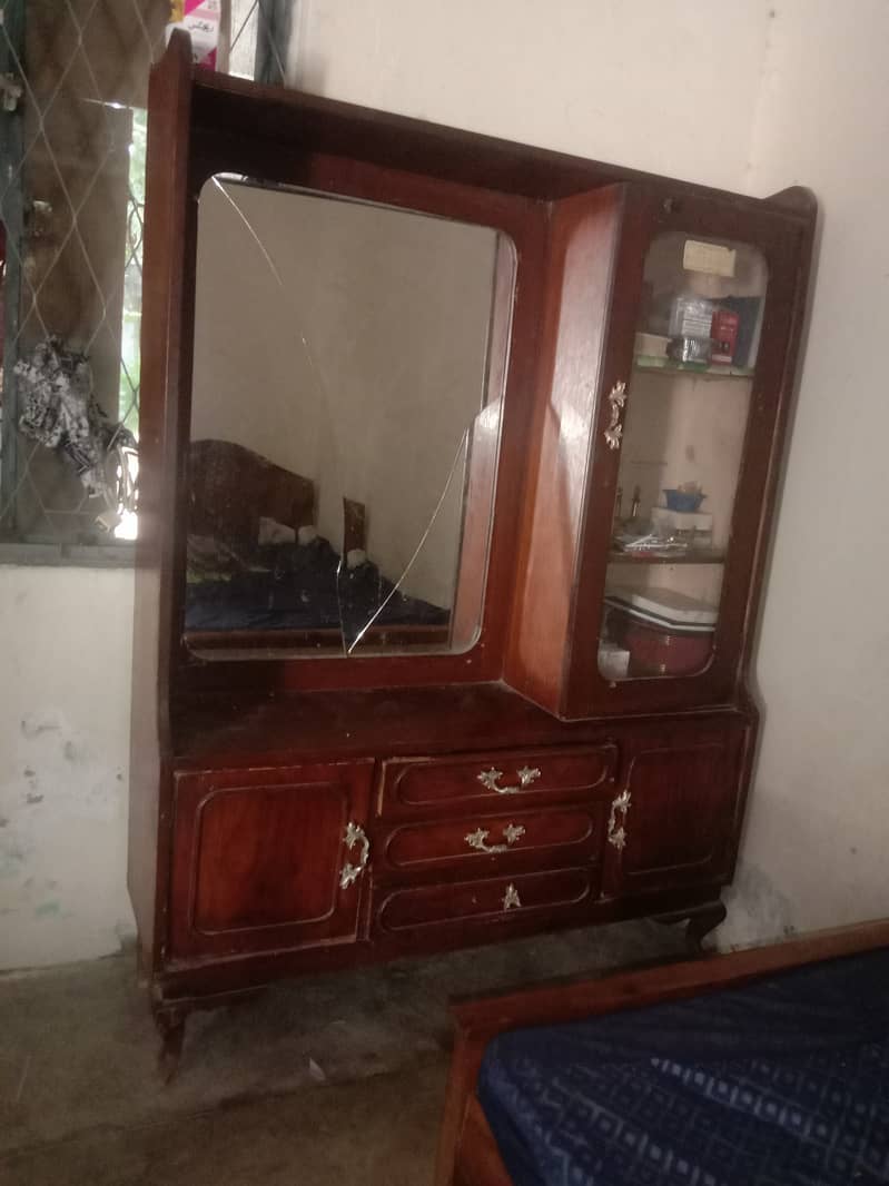 Bartan Almari and Dressing Table 8