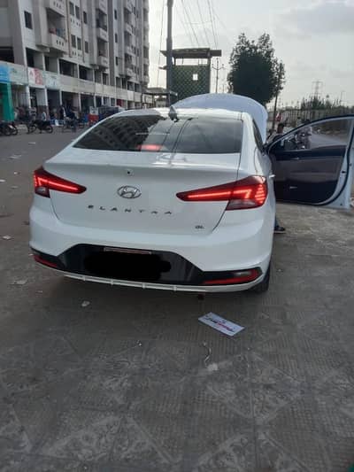 Hyundai Elantra 2022