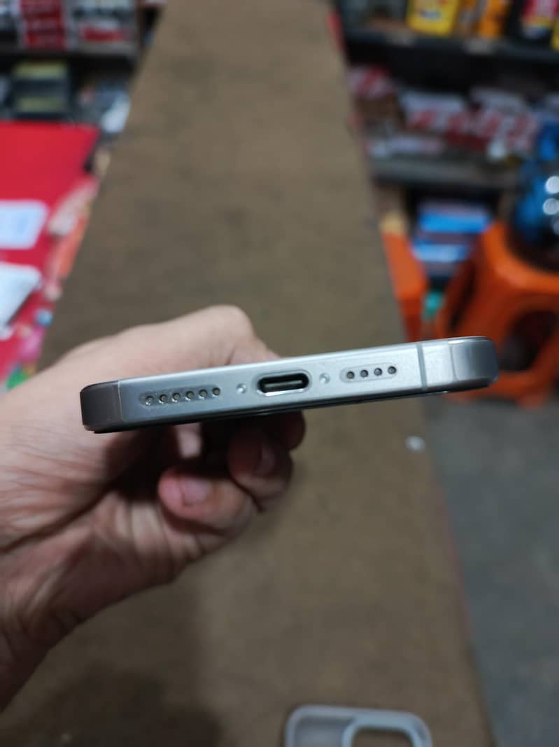Apple iPhone 15 Pro Max 2