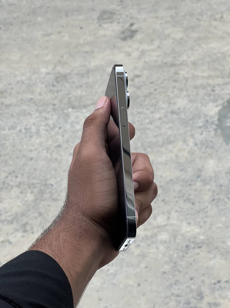 Apple iPhone 14 Pro Max 2