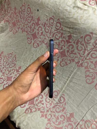 iPhone 12 64GB JV (Exchange Possible)