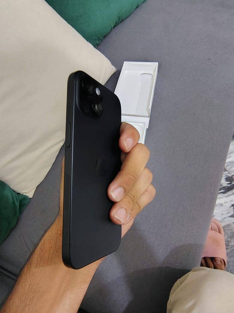 Apple iPhone 15 2
