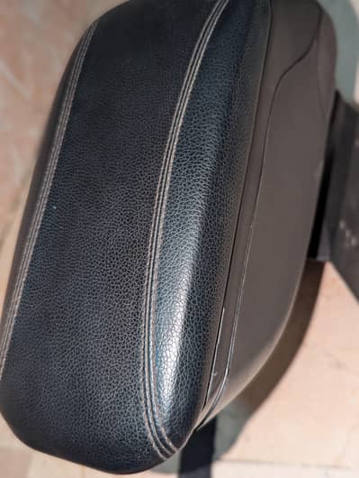 Vitz, mehran,cultus console box new condition.