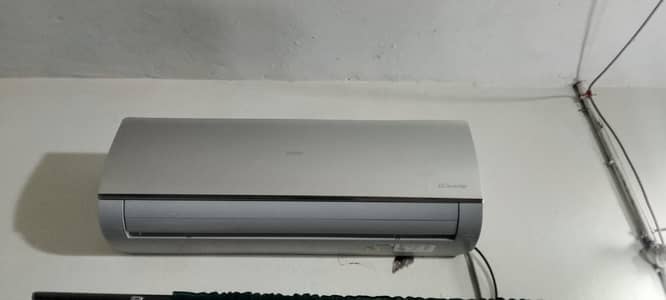 i m selling Hair ac 1.5 tan brand new condition