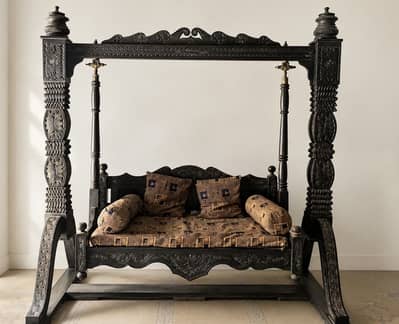 WOOD TRADITIONAL JHOOLA - 8/10 CONDITION