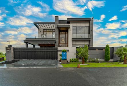 1 Kanal Beautiful House for Sale in UET Housing Society Lahore | Prime Location