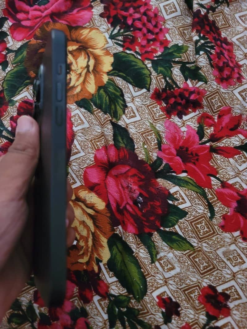 iPhone 14 Pro Max 4