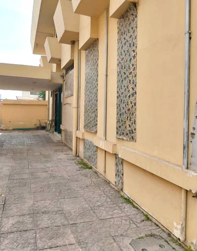 Investor Alert Prime 500 Sq. Yards House for Sale in F-7/2, Islamabad Best Location | Near F-7 Markaz & Margalla Road