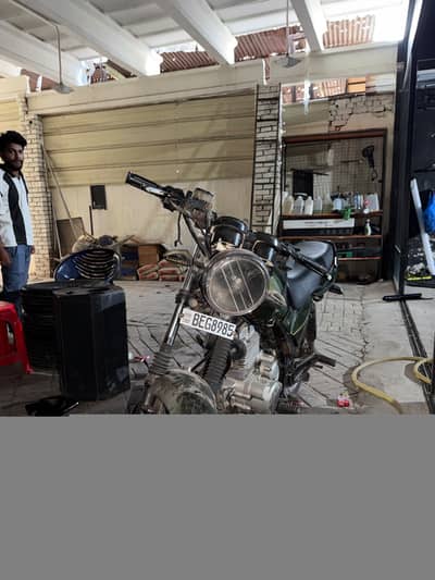 Khari  rahi hai