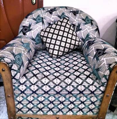 5 seater sofa best quality moltyform best condition and quality wood