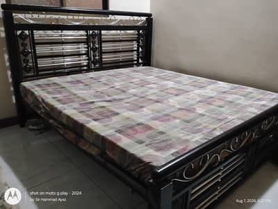 Iron bed in good condition