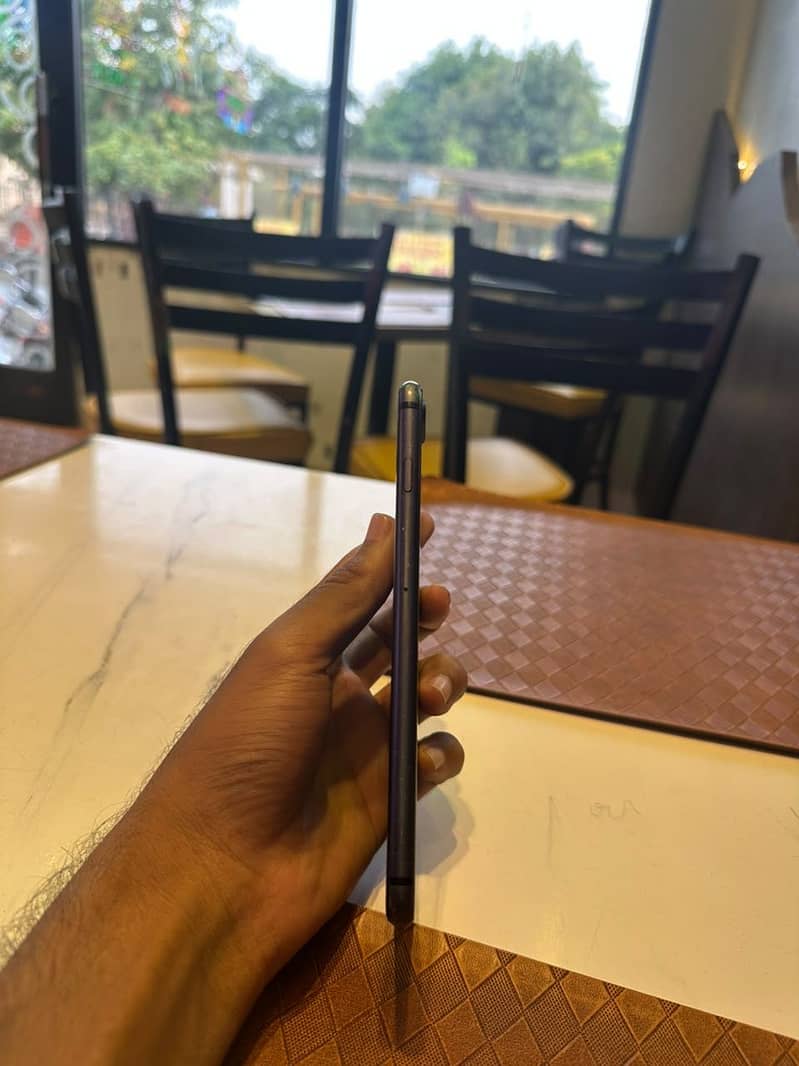 Apple iPhone 8 Plus 4