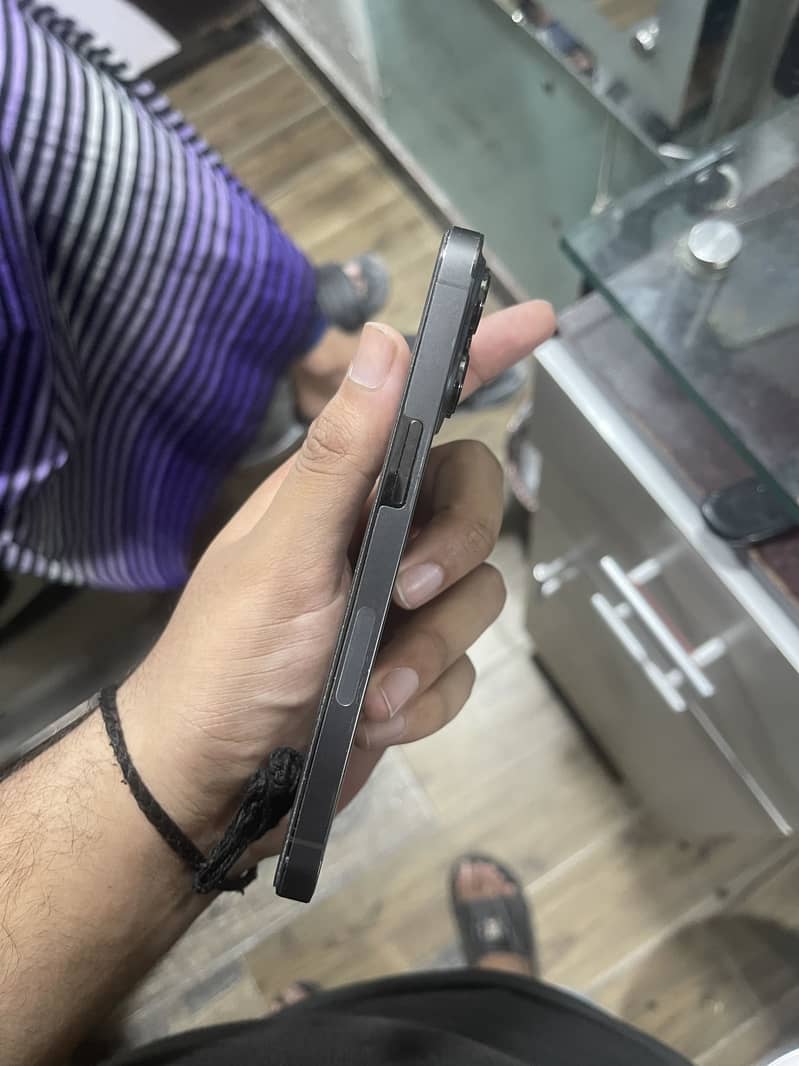Apple iPhone 13 Pro 2