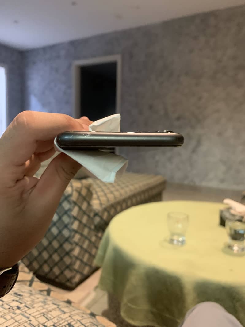 Apple iPhone 11 4