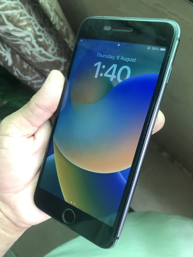 Apple iPhone 8 Plus 1