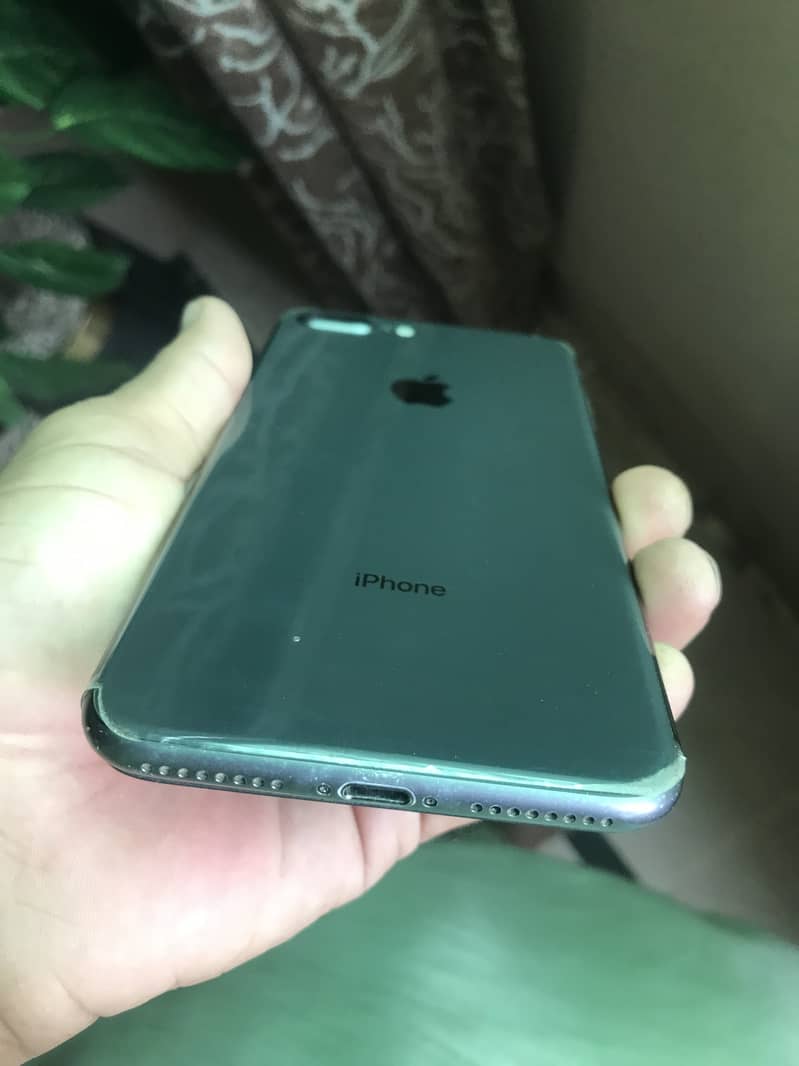 Apple iPhone 8 Plus 2
