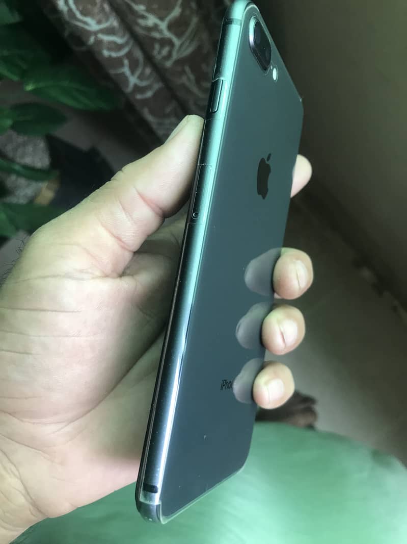 Apple iPhone 8 Plus 4