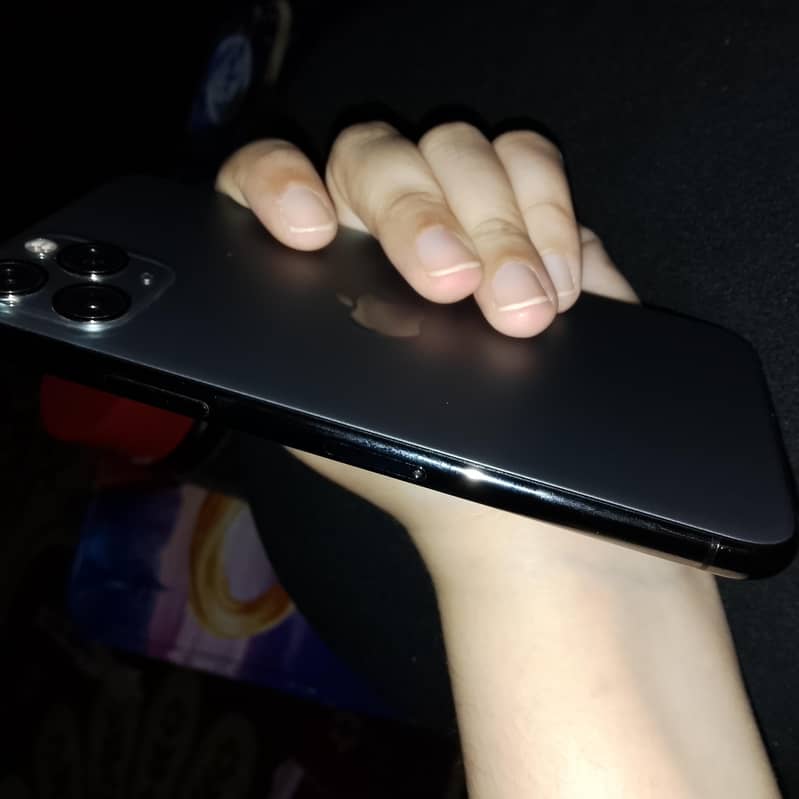 Apple iPhone 11 Pro 1