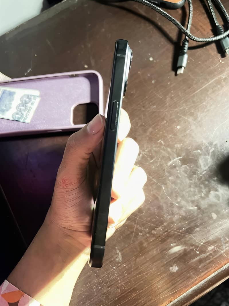 Apple iPhone 15 4