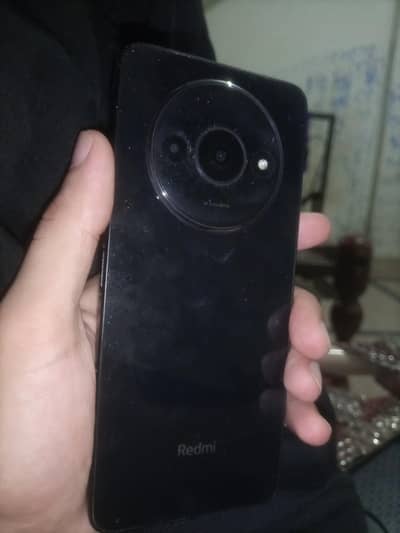 look like good condition 10 by 10 camera glass pa scratch ha wo bhi