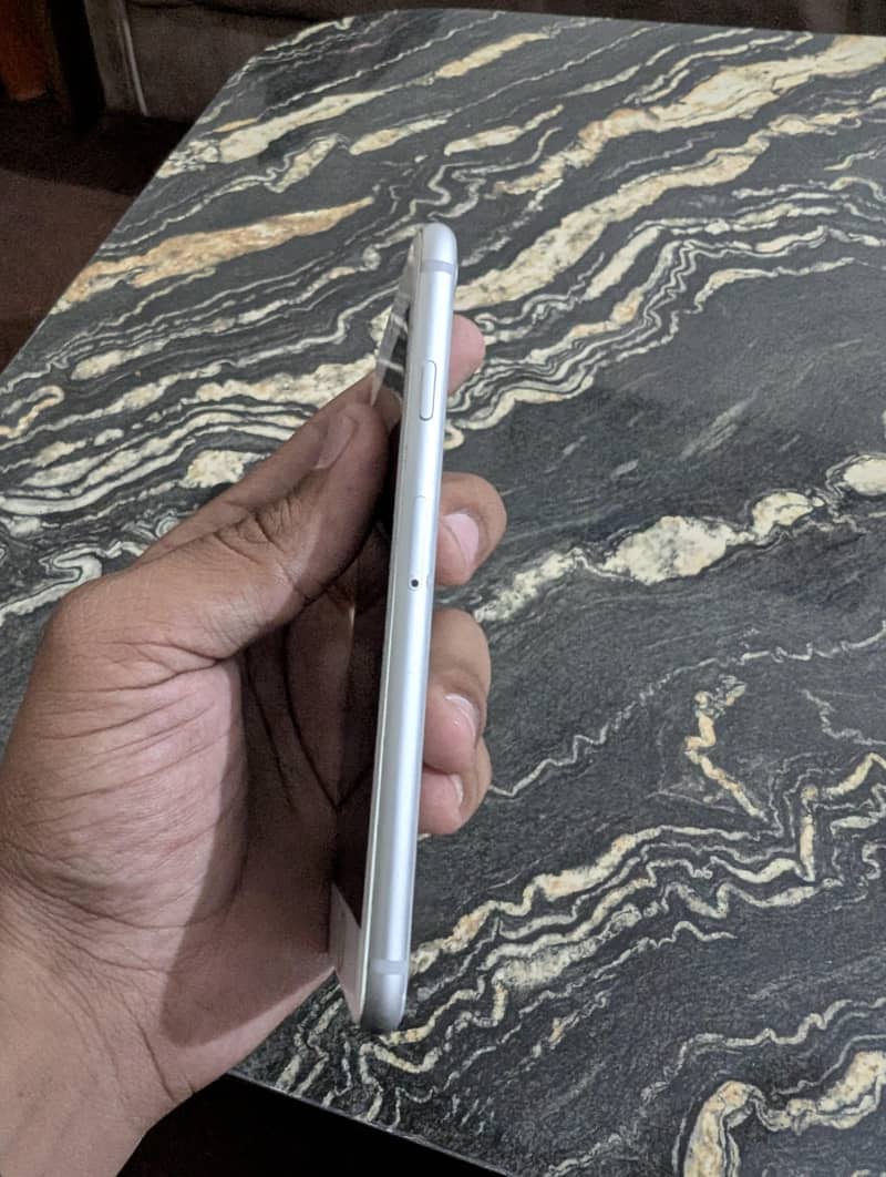 Apple iPhone 8 4