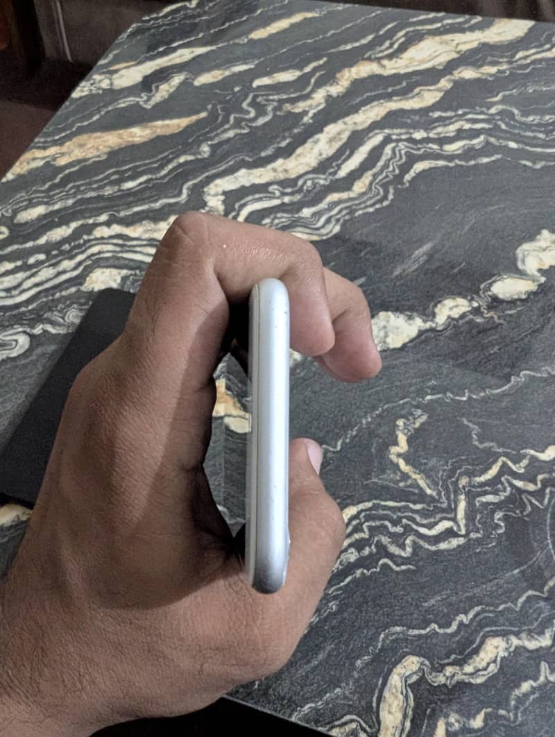 Apple iPhone 8 5