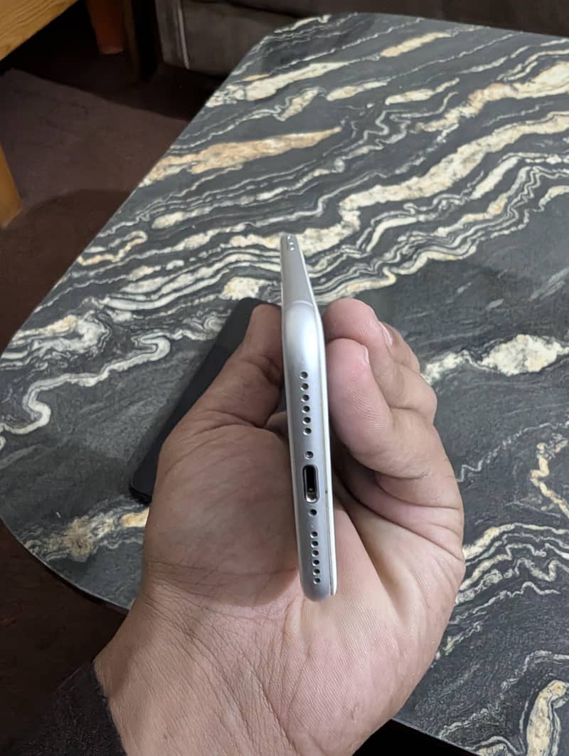 Apple iPhone 8 6