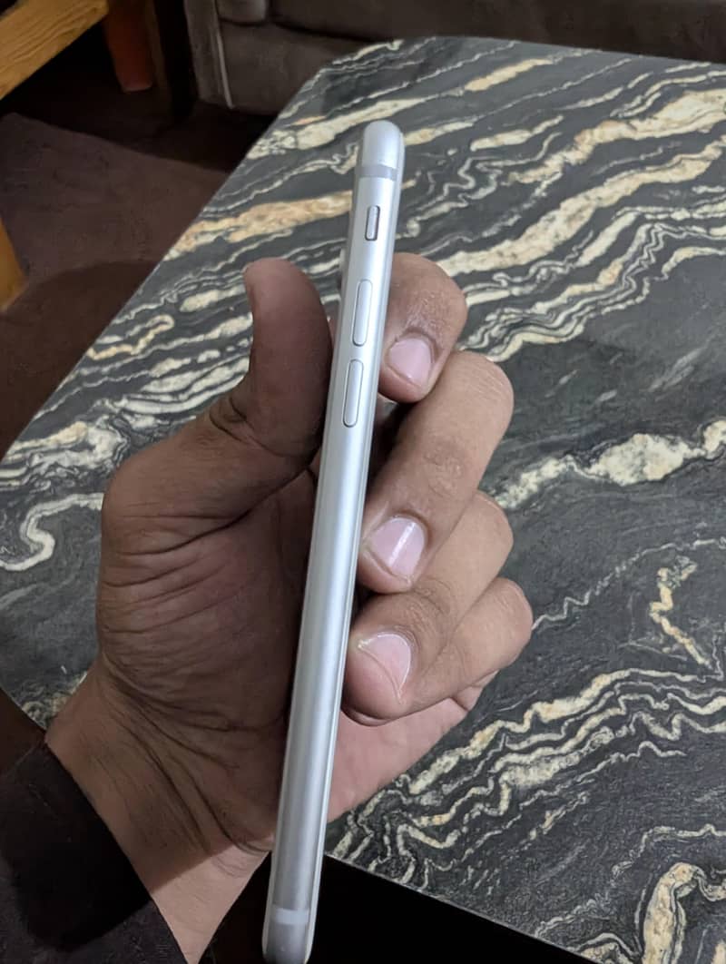Apple iPhone 8 7