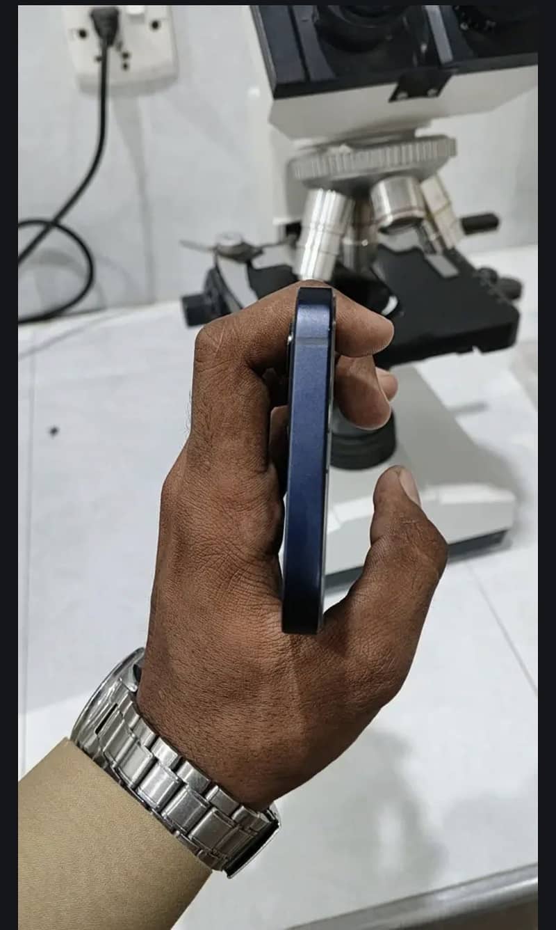 Apple iPhone 12 3