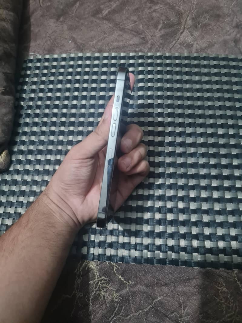 Apple iPhone 13 Pro 2