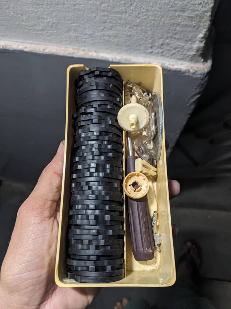 singer machine box 1